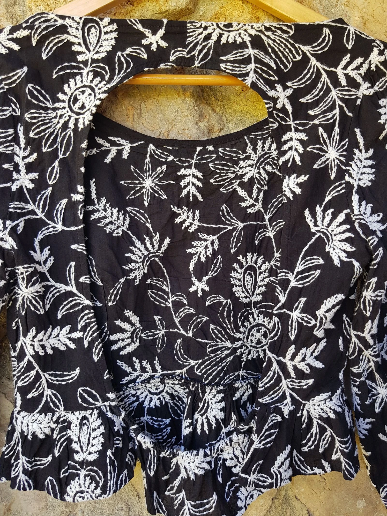 Top cropped bordado algodão costas abertas Zara – photo 8